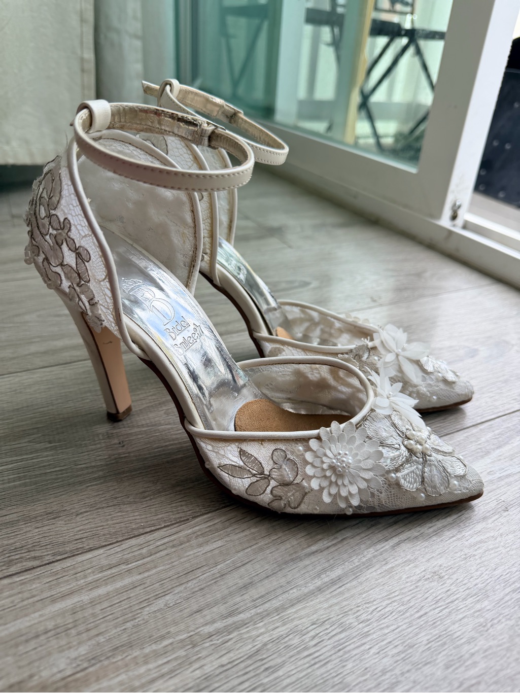 Bridal White Floral Lace Pointed-Toe Heels With Ankle Strap